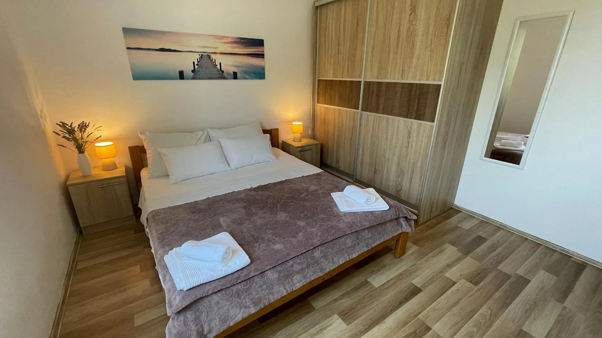 Apartmani Mare Domus, Мандре